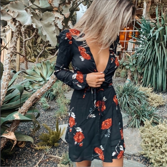 Reformation Dresses & Skirts - Reformation Delta Flower Wrap Dress